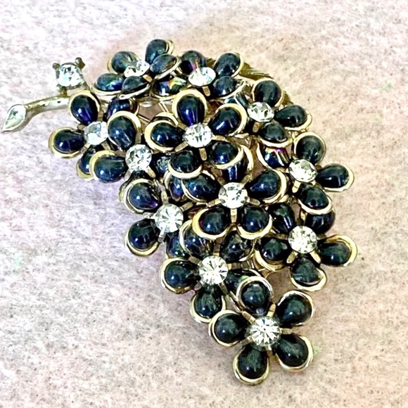 Vintage Black Floral Onyx and Gold Rhinestone Rare Brooch - Picture 1 of 5